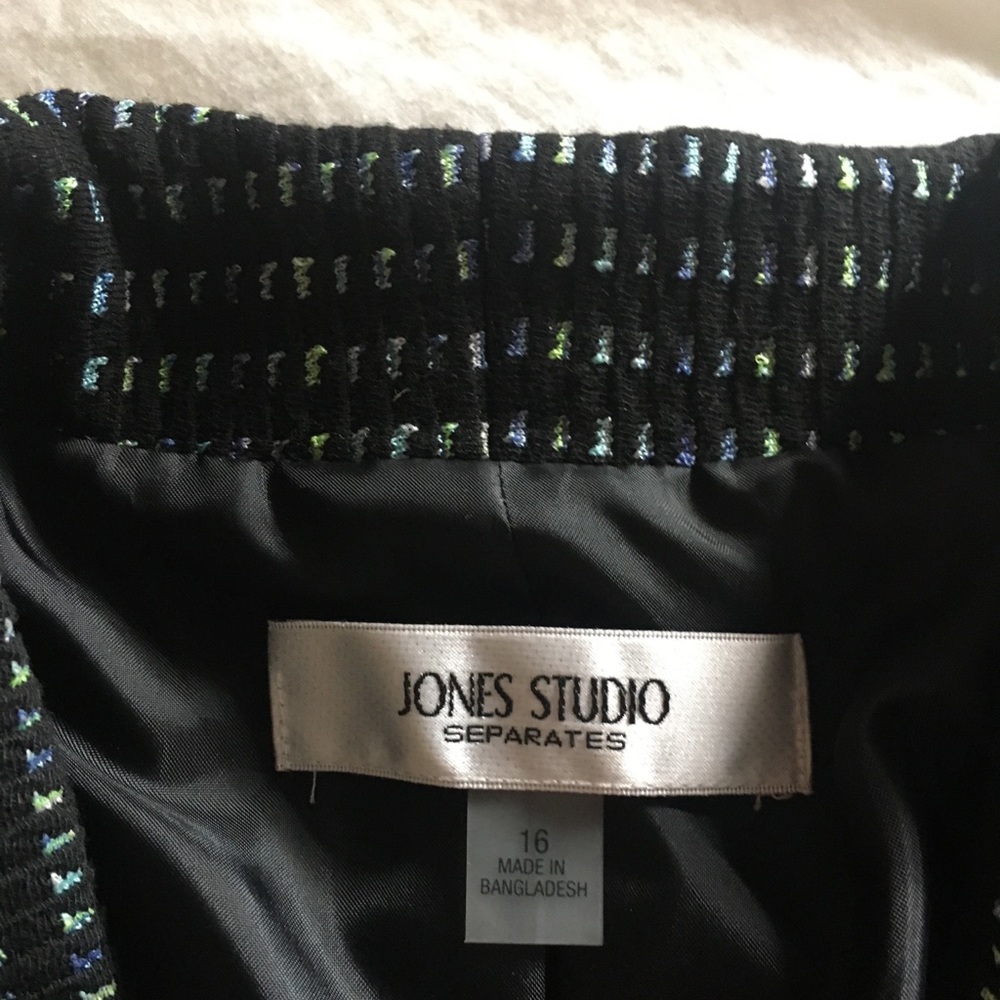 Blazer - Picture 3 of 6